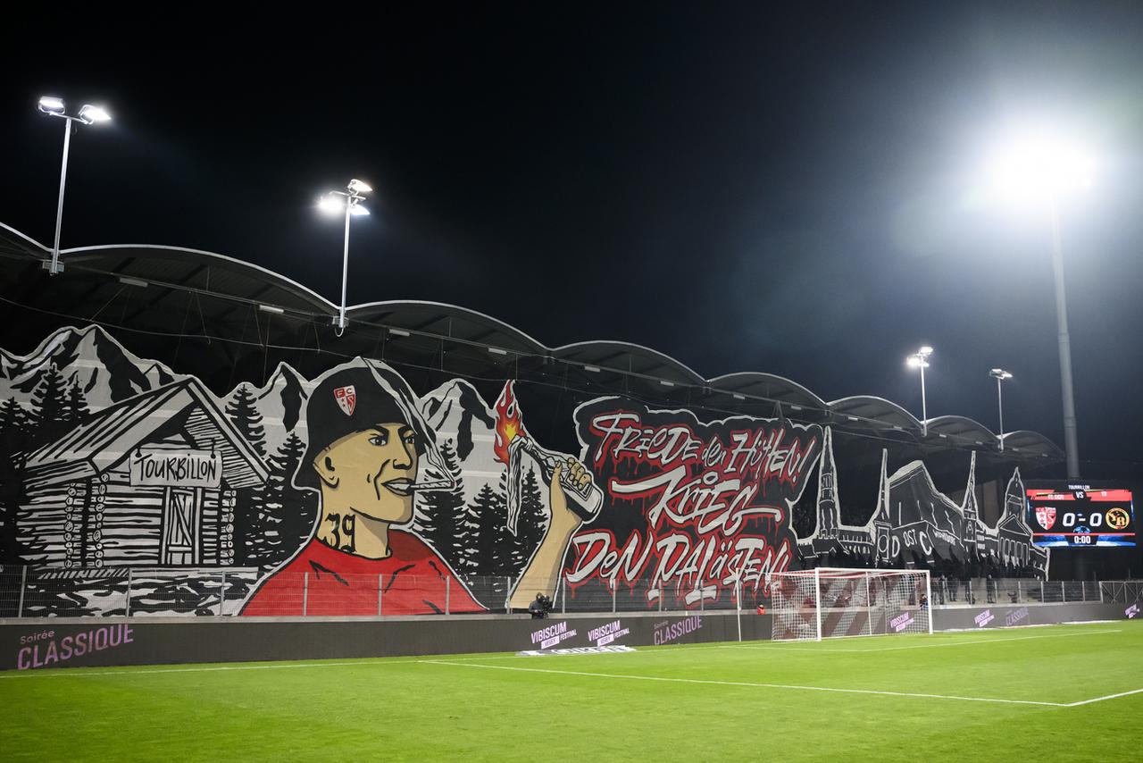 Le tifo du Gradin Nord avant la rencontre de Coupe de Suisse face à YB. [Keystone - Jean-Christophe Bott]