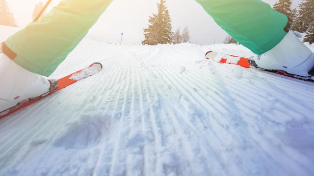 Comment éviter les accidents sur les pistes de ski? [Depositphotos - Serrnovik]