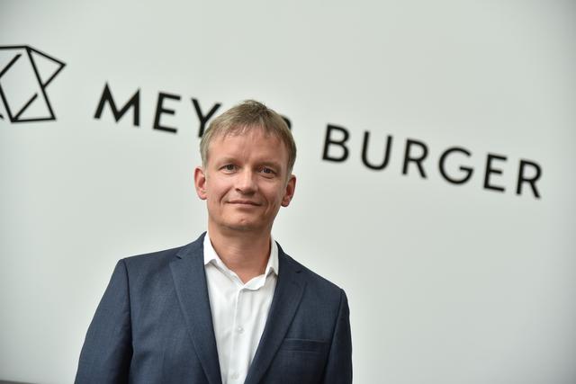 Le directeur général du Groupe Meyer Burger, Gunter Erfurt, quitte l'entreprise. [KEYSTONE - SIMON KREMER]