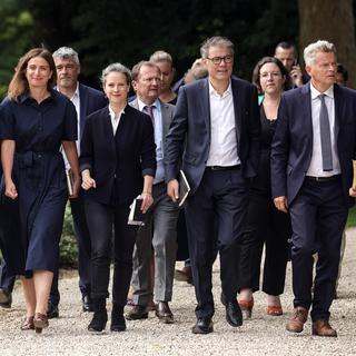 Les leaders du NFP après la rencontre avec Emmanuel Macron. De gauche à droite Manuel Bompard (LFI), Marine Tondelier (EELV), Lucie Castets, Olivier Faure (PS) et Fabien Roussel (PCF). [EPA/KEYSTONE - Teresa Suarez]