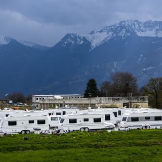 Immersion chez les gens du voyage (1/5): une communauté peu organisée mais homogène (photo d'illustration). [Keystone - Jean-Christophe Bott]