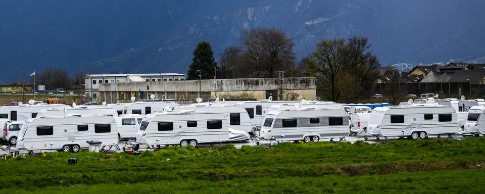 Immersion chez les gens du voyage (1/5): une communauté peu organisée mais homogène (photo d'illustration). [Keystone - Jean-Christophe Bott]