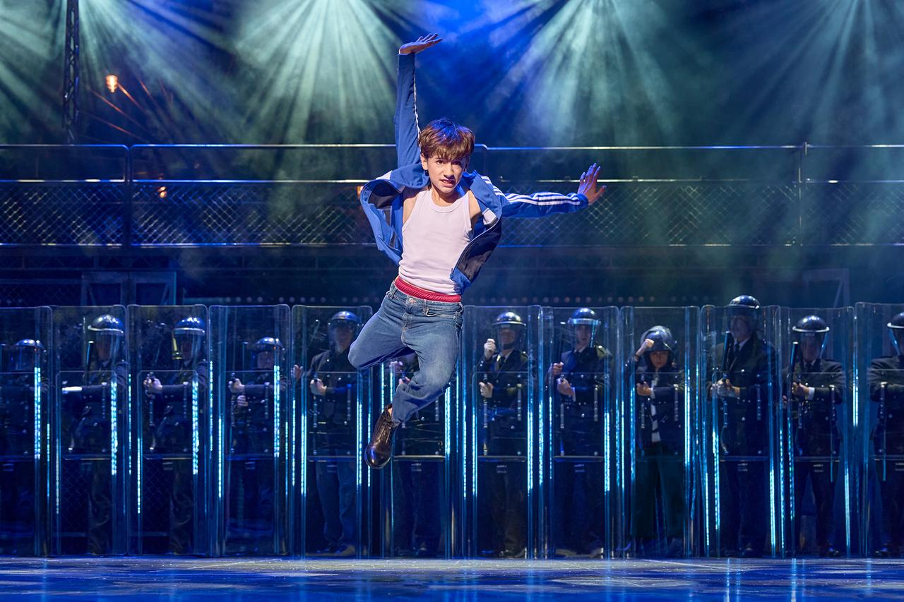 Névio Reymond dans le rôle principal du spectacle "Billy Elliot, das Musical". [Rene Tanner Festhalter]