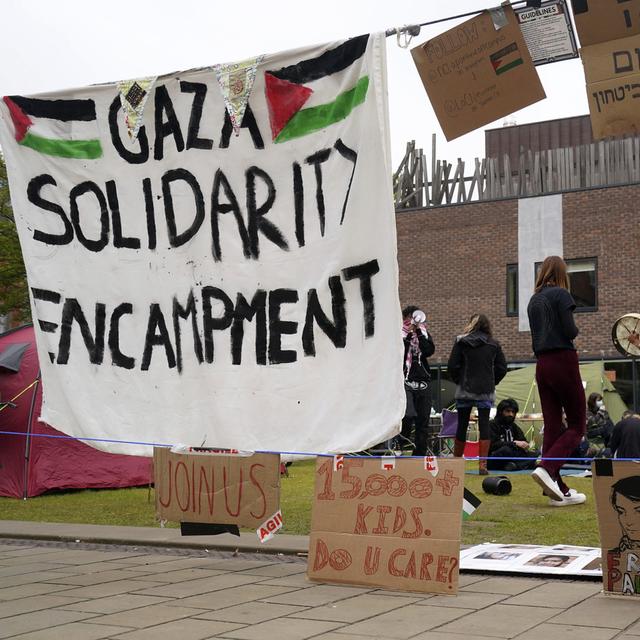 Une manifestation pro-Palestine à l'Université de Newcastle, en Angleterre. [Keystone - Owen Humphreys/PA via AP]