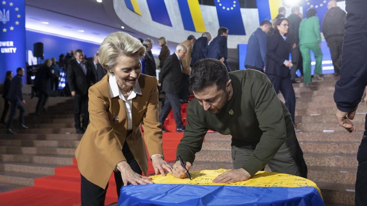 Un cadre d’adhésion de l’Ukraine à l’UE sera présenté par Bruxelles à la mi-mars. [Keystone - Ukrainian presidential press service]
