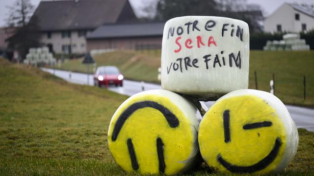 Un slogan protestataire à Bettens, dans le canton de Vaud. [KEYSTONE - LAURENT GILLIERON]