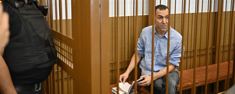 Laurent Vinatier, photographié le 16 septembre dans un tribunal de Moscou. [AP/Keystone - Dmitry Serebryakov]