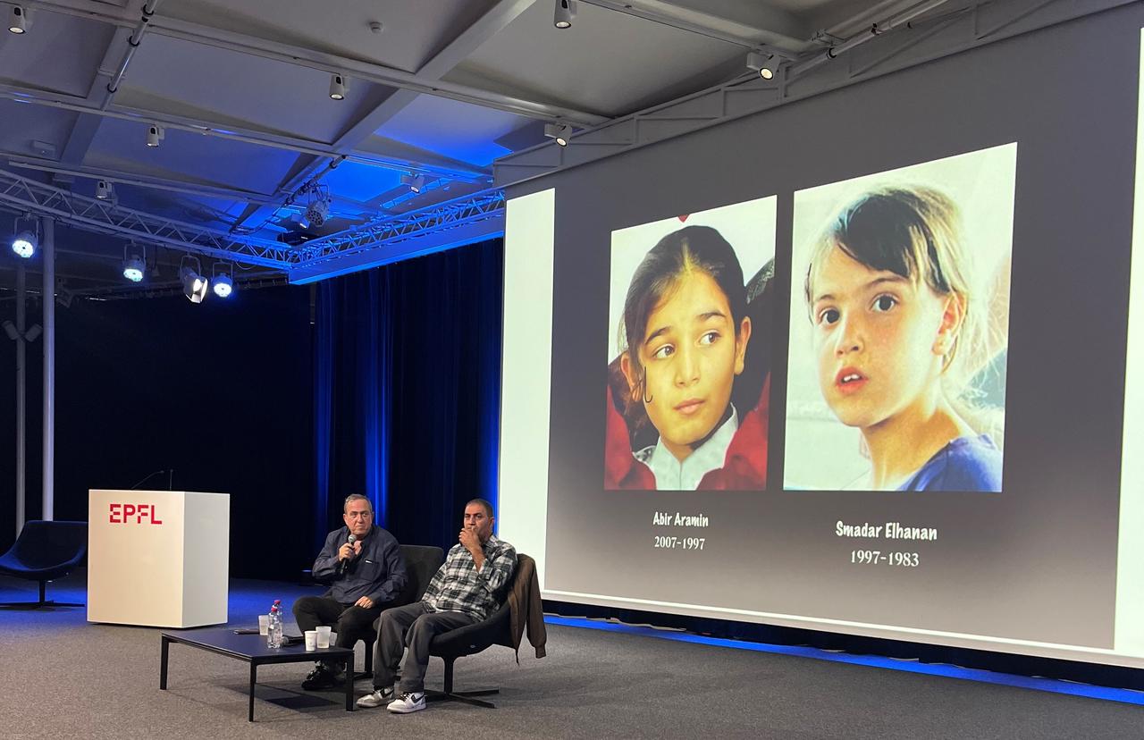 Les deux pères ont perdu leur fille. Smadar avait 14 ans et Abir 10 ans. [Aleksandra Planinic]