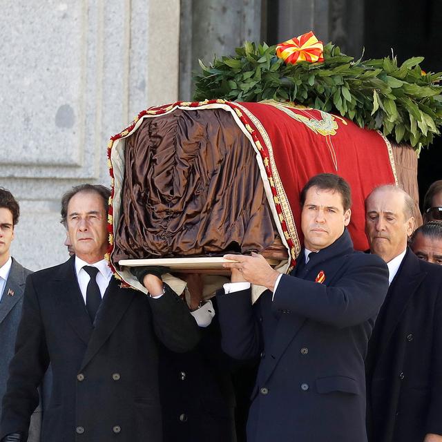 L'enterrement de Francisco Franco. [Keystone - EPA/JUAN CARLOS HIDALGO]