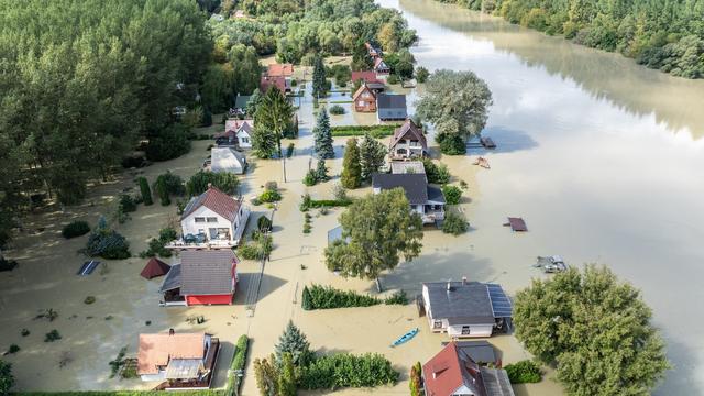 Un village inondé en Hongrie. [KEYSTONE - GERGELY JANOSSY]