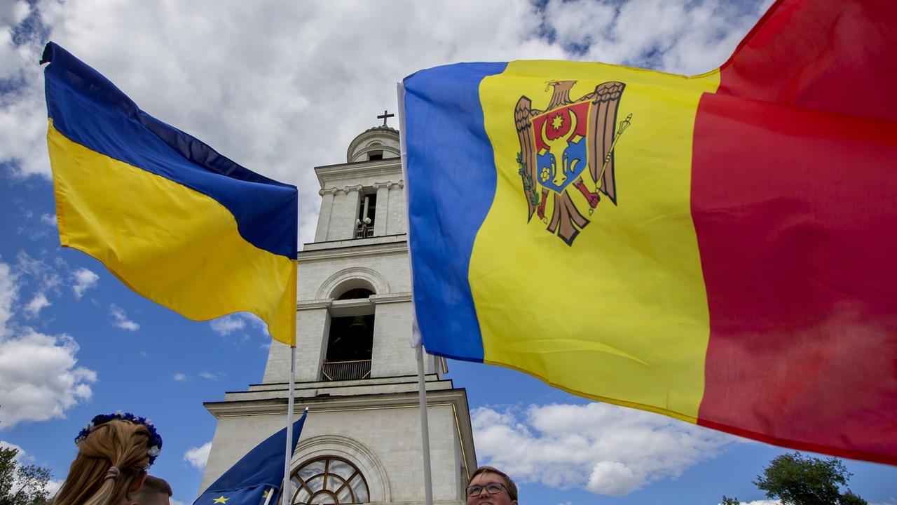 Les 27 pays de l'Union européenne ont confirmé l'ouverture mardi prochain de négociations d'adhésion avec l'Ukraine et la Moldavie. [Keystone - DUMITRU DORU]