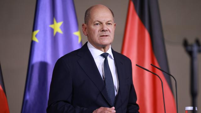 Le chancelier allemand Olaf Scholz s'adresse aux médias à la Chancellerie à Berlin, le 6 novembre 2024. [KEYSTONE - CLEMENS BILAN]