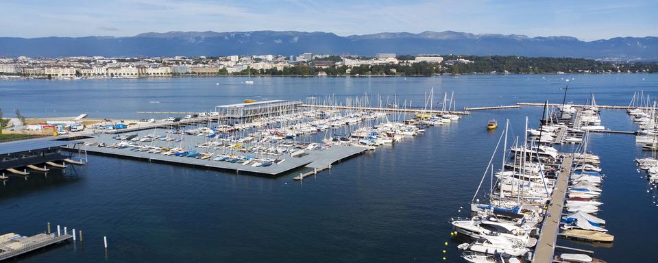 Vue aérienne du Port Noir (à gauche) à Genève. [Keystone - Salvatore Di Nolfi]