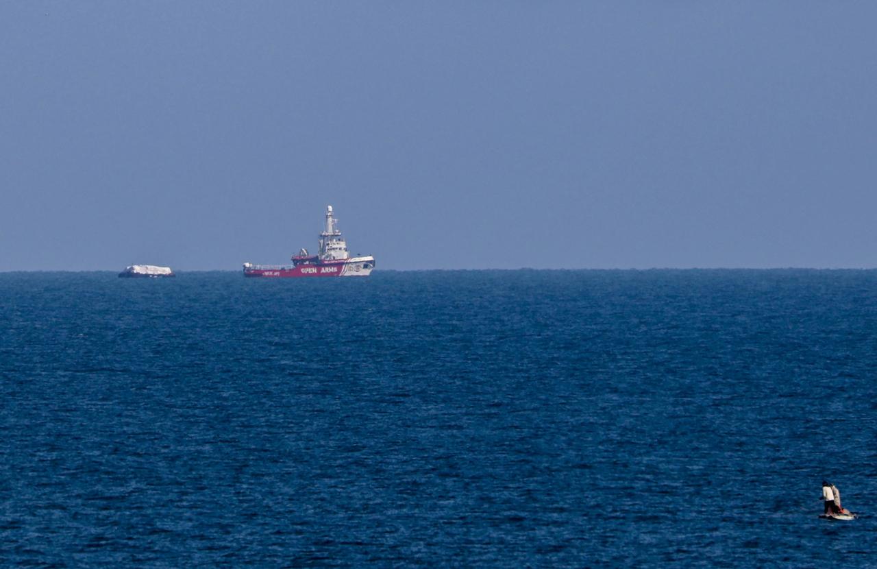 Le bateau Open Arms et sa cargaison d'aide humanitaire était perceptible vendredi matin au large de Gaza. [KEYSTONE - MOHAMMED SABER]