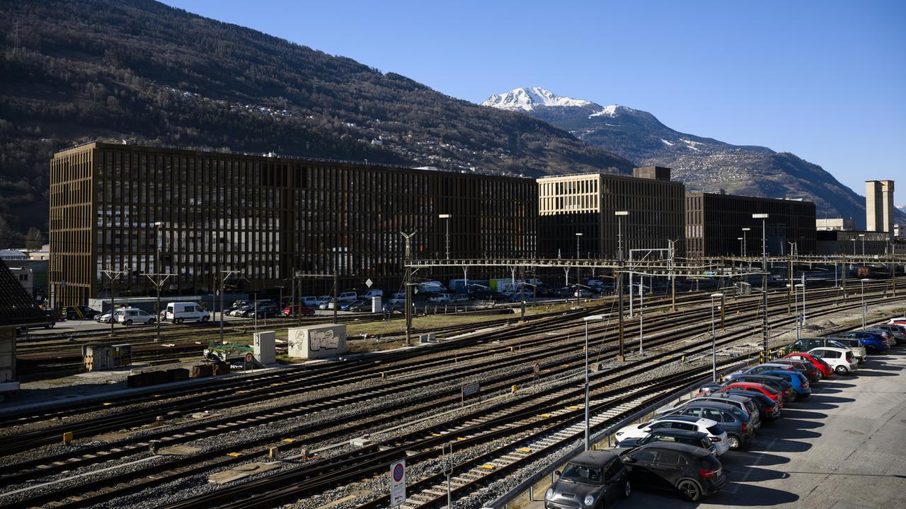 L'EPFL s'engage à créer six chaires supplémentaires dans le domaine des énergies vertes sur son campus à Sion. [Keystone - Jean-Christophe Bott]