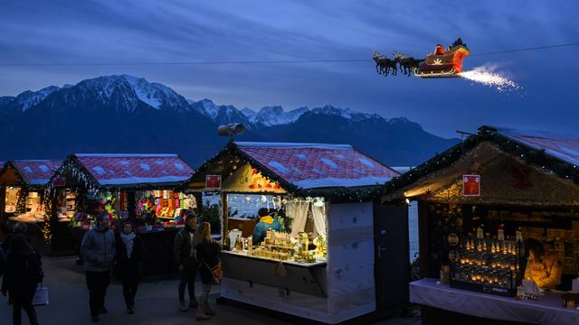 "Riviera Noël", l’union des marchés de Noël de Montreux, Vevey et Villeneuve. [Keystone - Jean-Christophe Bott]