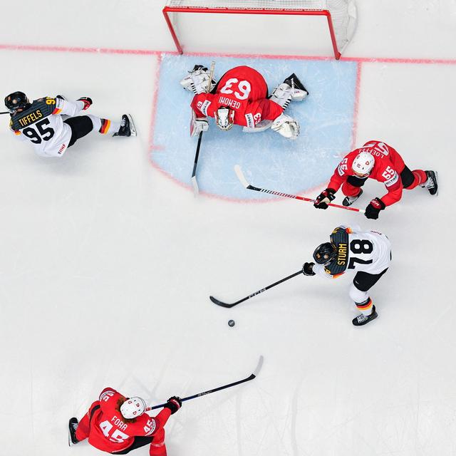 Hockey sur glace: Suisse-Allemagne, le choc des quarts de finale aux Mondiaux de Prague. [EPA/Keystone - LUKAS KABON]