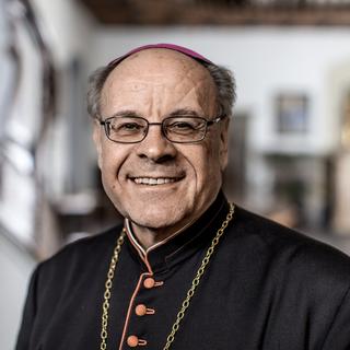 L'ex-évêque de Coire Vitus Huonder a succombà à une grave maladie à 81 ans. [Keystone - Gaëtan Bally]