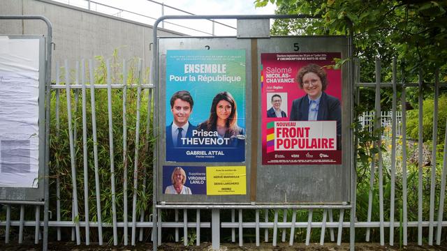 Pour le second tour des élections législatives, les Français ont le choix entre des candidats Ensemble pour la République, Nouveau Front Populaire et Rassemblement National, selon les circonscriptions. [Reuters - Lucien Libert]
