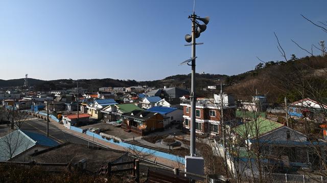 La Corée du Nord a tiré samedi plus de 60 obus près de l'île sud-coréenne reculée de Yeonpyeong (photo), a annoncé l'armée sud-coréenne. [afp - Jung Yeon-je]