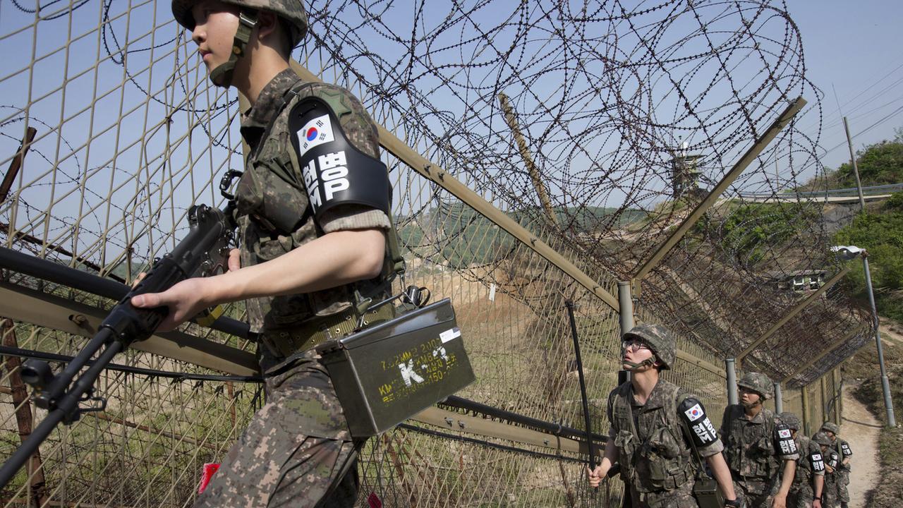 La Corée du Sud suspend l'accord avec le Nord qui visait à réduire les tensions dans la péninsule, notamment le long de la frontière. [AP Photo/Yonhap - Lim Byung-shik]