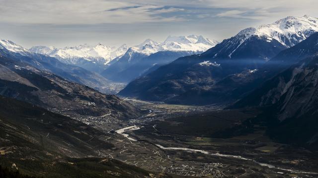 Une assemblée réunissant les intérêts franco-suisses liés aux territoires environnant le fleuve du Rhône s'est créée. [Keystone - Jean-Christophe Bott]