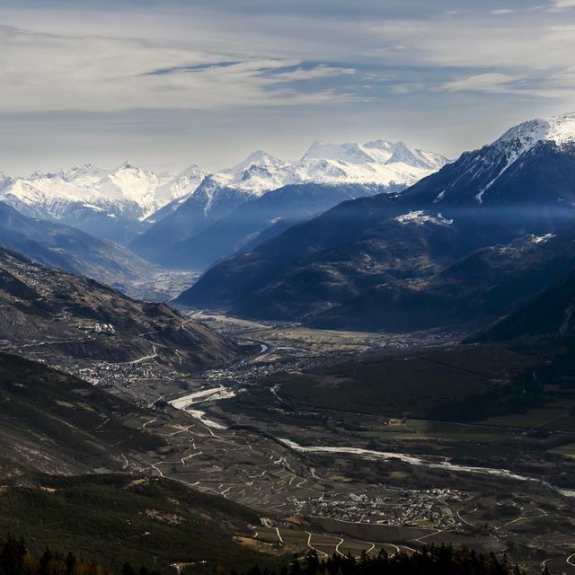 Une assemblée réunissant les intérêts franco-suisses liés aux territoires environnant le fleuve du Rhône s'est créée. [Keystone - Jean-Christophe Bott]