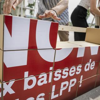 La votation en faveur de la réforme de la LPP semble décrocher un maigre "oui", mais les calculs faux sur le vote de la retraite tardive des femmes pourrait faire pencher la balance vers un refus. [Keystone - Alessandro della Valle]