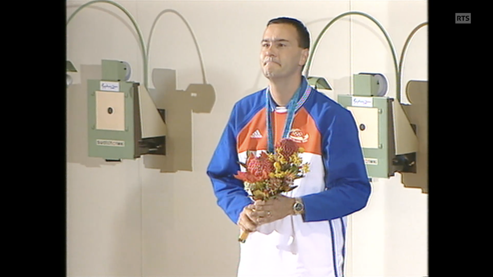 Le Suisse Michel Ansermet remporte une médaille d’argent aux Jeux de Sydney, 2000.