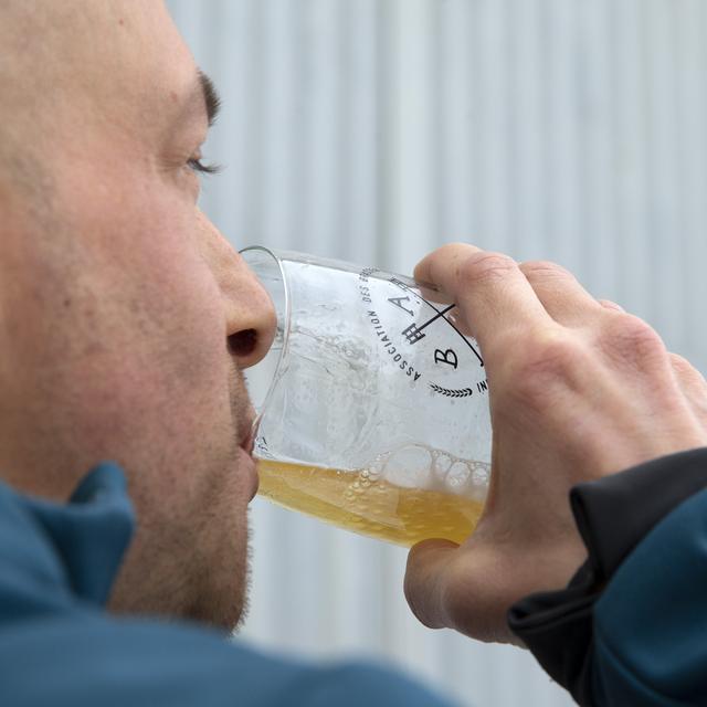 13 brasseries genevoises ouvrent leurs portes au public à l’occasion de la journée des Cuves ouvertes (photo d'illustration). [Keystone - Salvatore di Nolfi]