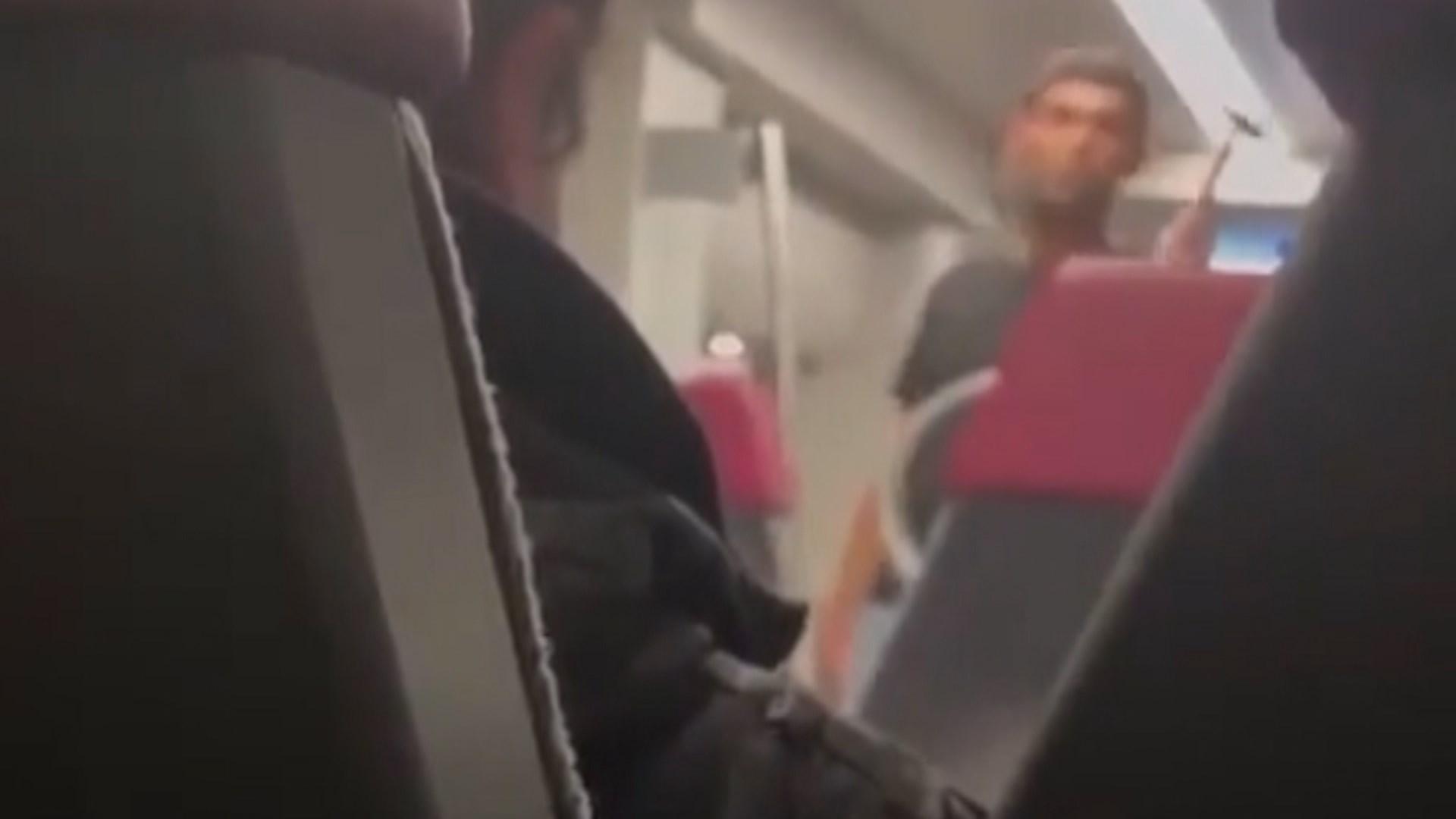 Les otages ont pu garder leur téléphone, ce qui a notamment permis d'avoir des vidéos de l'intérieur du train. [RTS]