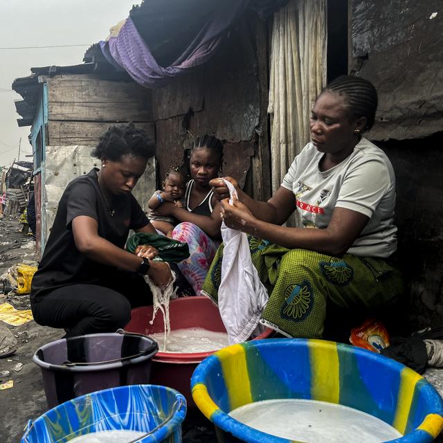 Mama Eyenga élève seule ses enfants à Kinshasa en République Démocratique du Congo. [Aurélie Bazzara-Kibangula]