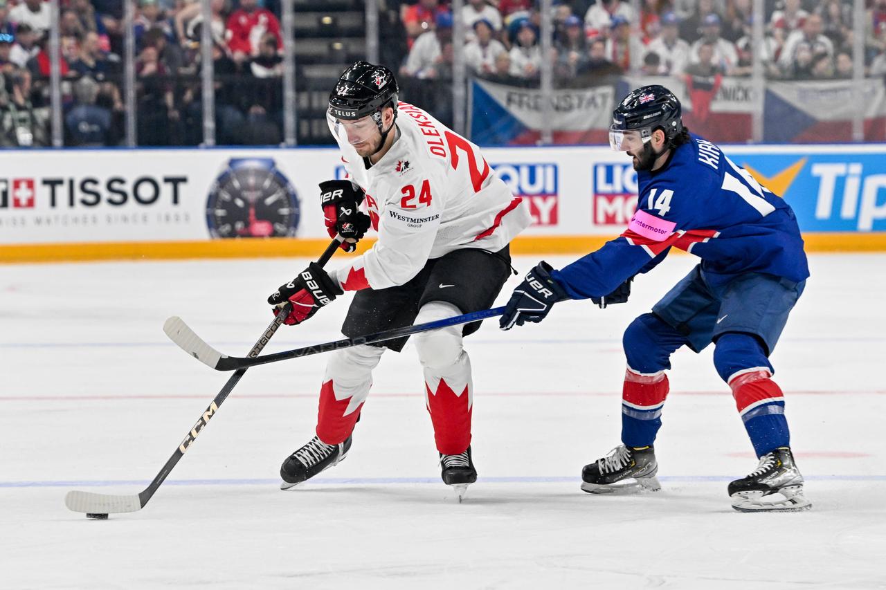 Buteur contre le Canada, Liam Kirk lutte ici avec Jamie Oleksiak. [IMAGO - Andrea Branca]