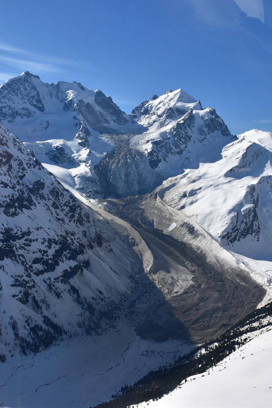 Un éboulement d'ampleur a eu lieu dimanche 14 avril 2024 au Piz Scerscen, dans les Grisons. [KEYSTONE - POLICE CANTONALE DES GRISONS]