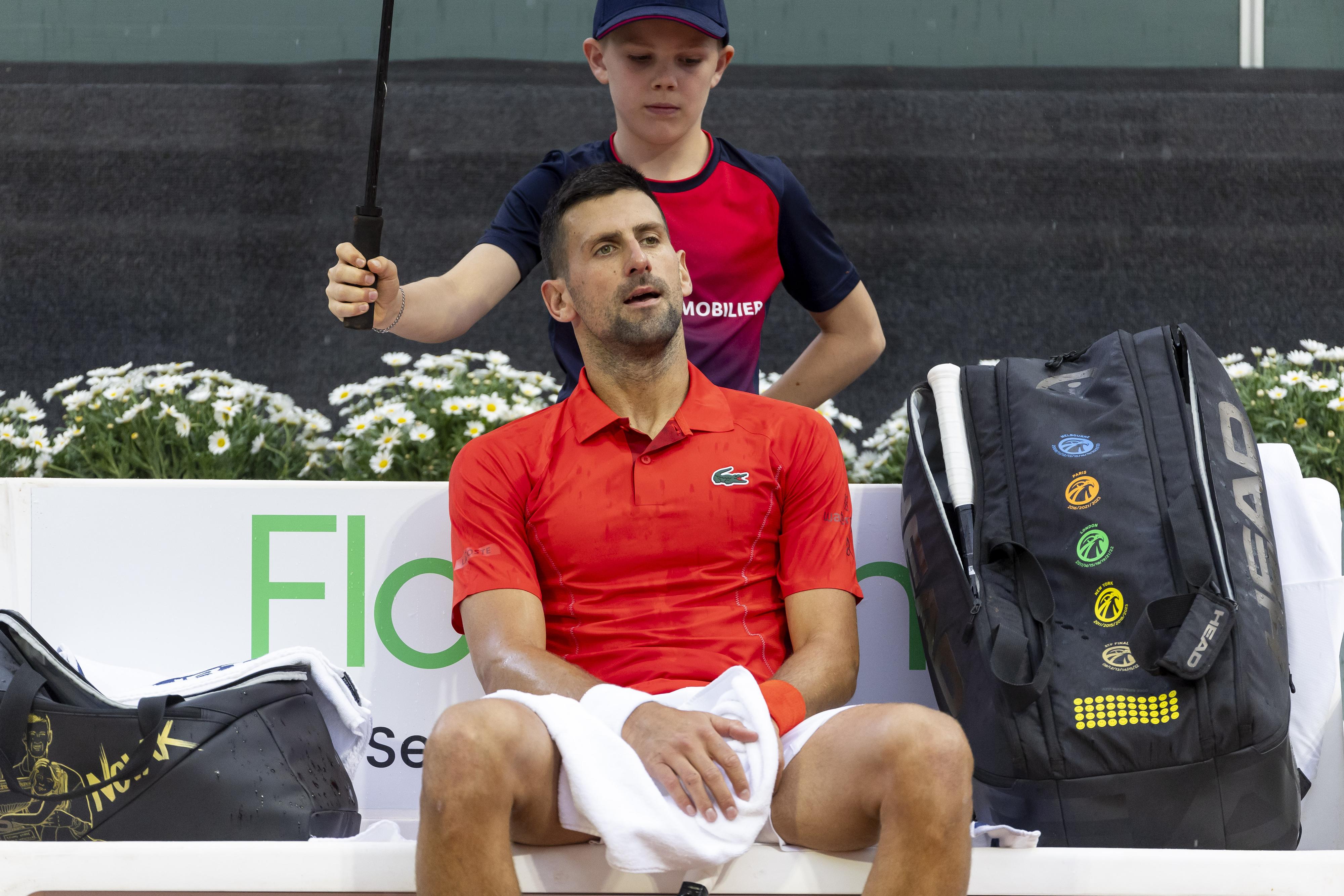 Novak Djokovic, dépité par le ciel helvétique, mais qualifié pour les quarts de finale tout de même. [Pascal Muller/freshfocus - Pascal Muller/freshfocus]