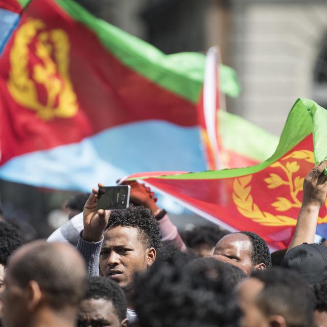 Environ 1500 Erythréens avaient manifesté le 18 mai 2018 à Berne contre le durcissement de la politique d'asile. (image d'illustration) [Keystone - Peter Schneider]