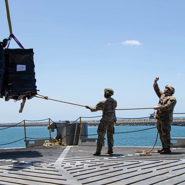 Des soldats américains sur leur port construit à Gaza. [Keystone/U.S. Army via AP - Staff Sgt. Malcolm Cohens-Ashley]