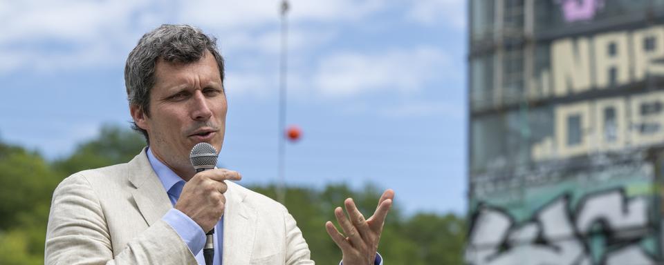 Martin Staub, conseiller administratif de Vernier, s'exprime, lors de l'inauguration du premier espace rénové du bâtiment Porteous, nouvel espace pour la culture alternative, le 9 juin 2023. [KEYSTONE - Martial Trezzini]