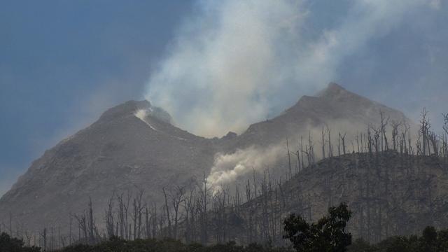 L'éruption du volcan Lewotobi Laki-Laki, dans l'est de l'Indonésie, a fait au moins dix morts dans la nuit de dimanche à lundi. [AFP - Arnold Welianto]