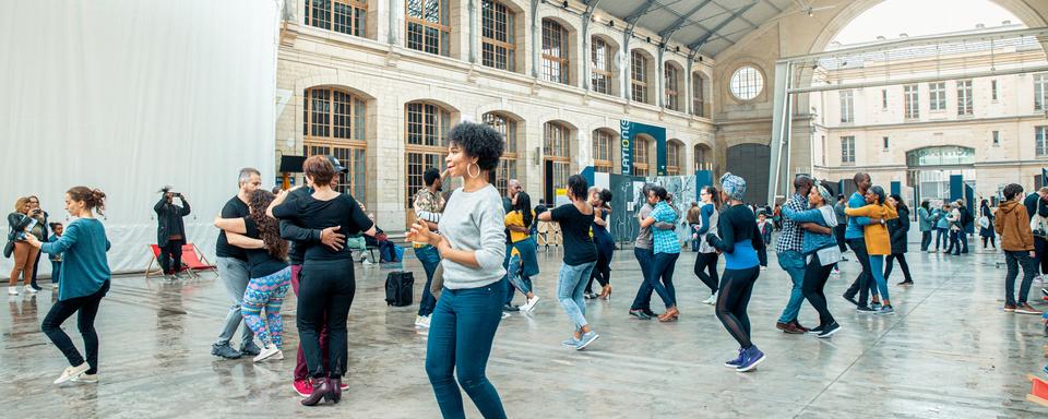 L'espace de pratiques spontanées du Centquatre-Paris permet d'investir librement les lieux pour exercer son art. [Quentin Chevrier]