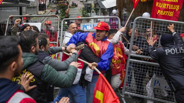 Des dizaines d'interpellations à Istanbul lors du 1er Mai. [KEYSTONE - KHALIL HAMRA]