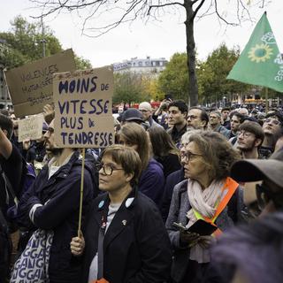 Des milliers de personnes ont rendu hommage à Paul, jeune cycliste écrasé à Paris. [AFP - Eric Broncard/Hans Lucas]