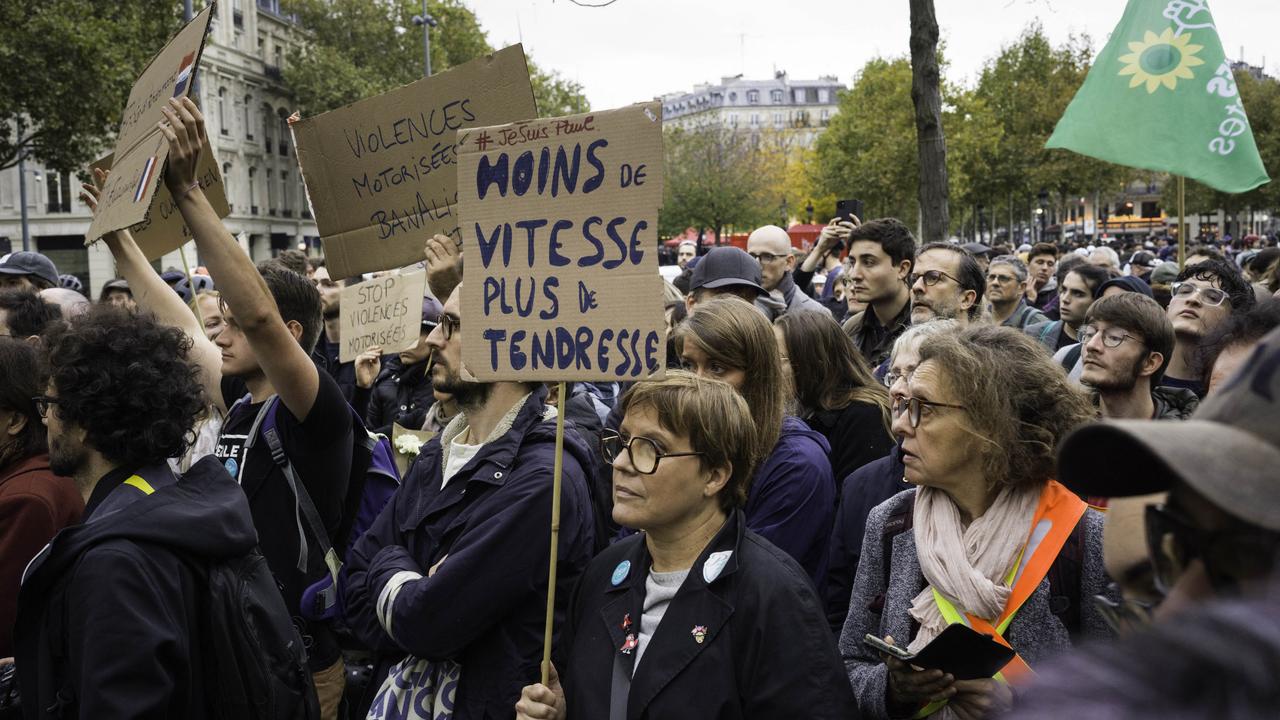 Des milliers de personnes ont rendu hommage à Paul, jeune cycliste écrasé à Paris. [AFP - Eric Broncard/Hans Lucas]