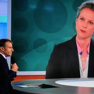 Emmanuel Macron réagit sur France 2 à la proposition de la gauche de nommer Lucie Castets à Matignon. [AFP - Ludovic MARIN]