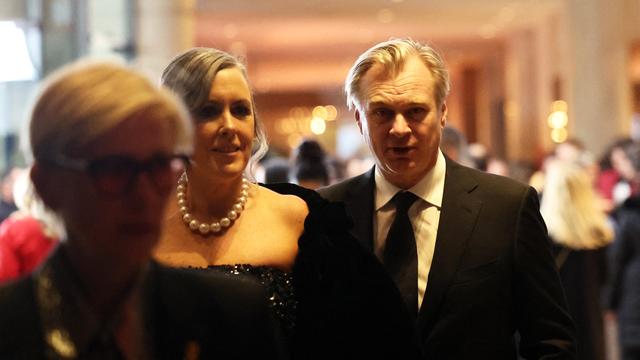 Christopher Nolan et son épouse Emma Thomas lors de la 81e cérémonie des Golden Globes, le 7 janvier 2024. [reuters - Mario Anzuoni]