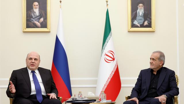 Le président de la République islamique d'Iran Masoud Pezeshkian et le Premier ministre russe Minister Mikhail Mishustin durant une rencontre à Téhéran le 30 septembre 2024. (image d'illustration) [EPA/Keystone - Dmitry Astakhov]