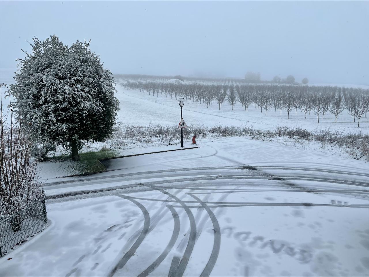 De la neige à Bussy-Chardonney (commune Hautemorges) dans le canton de Vaud.