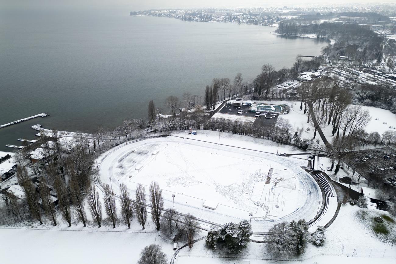 L'actuel stade d'athlétisme de Pierre-de-Coubertin à Lausanne, au bord du lac Léman. [Keystone - Laurent Gilliéron]