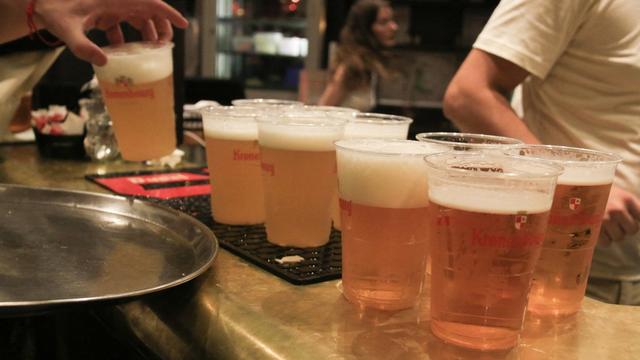 Avec une consommation annuelle moyenne de 9,2 litres d'alcool pur par habitant, les Européens sont les plus gros buveurs au niveau mondial, selon l'OMS. [AFP - Quentin De Groeve - Hans Lucas]