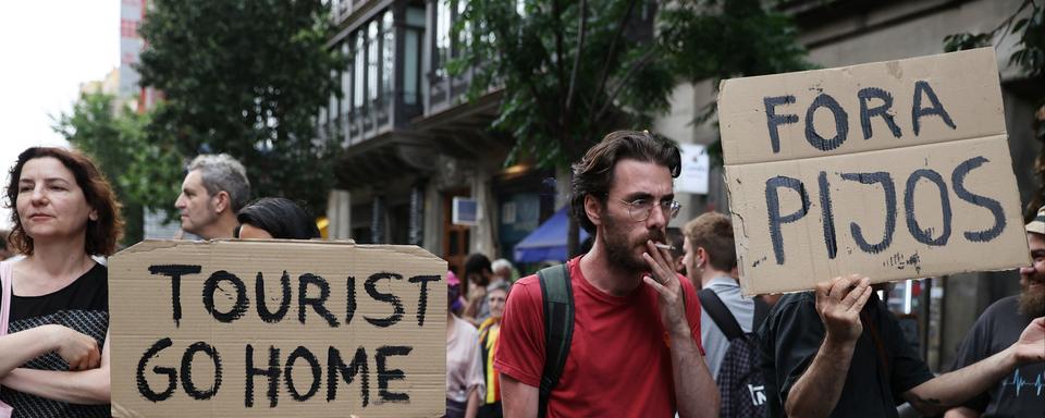 Les habitants de Barcelone manifestent dans la rue contre le tourisme de masse. [Reuters - Bruna Casas]